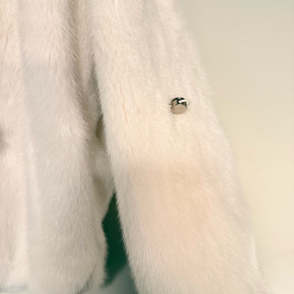Luxury Kopenhagen Fur Like New White Mink Hooded Fur Coat with Crystal Clasps - Picture 5 of 12